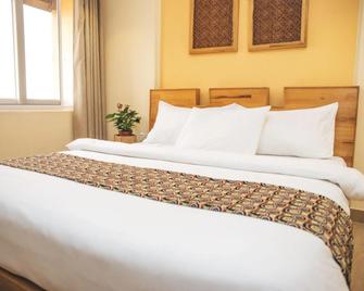 Express Inn And Suites - Pinellas Park - Bedroom