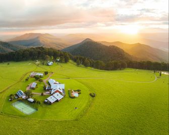 Spicers Peak Lodge - Maryvale - Building