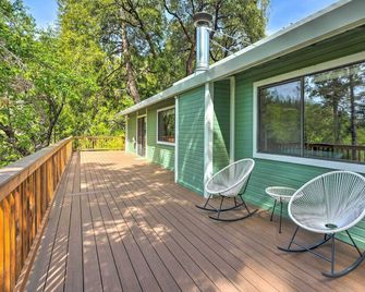 10 Acres w/ Stunning Views: Apple Hill Home! - Camino - Balcón