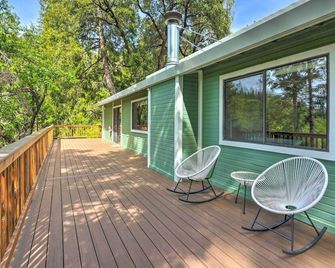 10 Acres w/ Stunning Views: Apple Hill Home! - Camino - Balcón