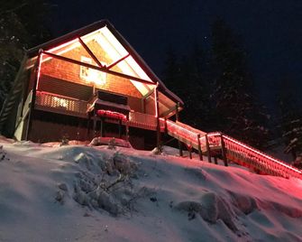 Sunset Chalet at 49 Degrees North - Chewelah - Edificio