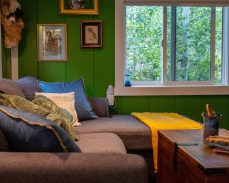 The Little Blue Moose Hideaway - Pet Friendly - Dreamy Cabin - 10 Min to Rmnp - Grand Lake - Sala de estar