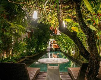 djabu Seminyak Hotel - Canggu - Serambi