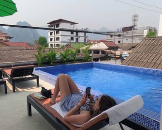 Vang Vieng Rivercube Hotel - Vang Vieng - Balkon