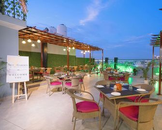 Hotel Sky View - Zirakpur, Chandigarh - Zerakpur - Restaurant