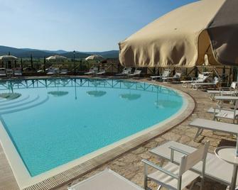 Apartment With Private Garden In Medieval Village Near The Sea, - Campiglia Marittima - Piscina