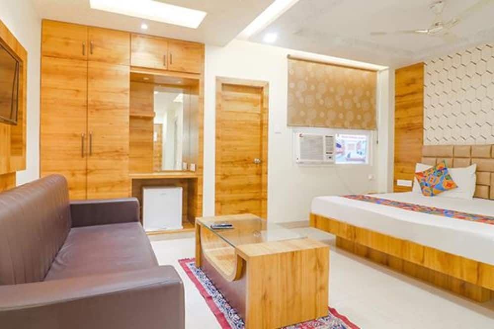 فاب هوتل هوليداي جراند - باتنا - غرفة نوم