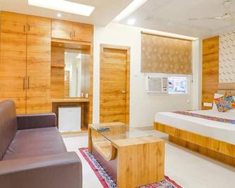 Fabhotel Holiday Grand - Patna - Bedroom