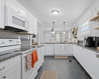 Cal’s Place / Clean Pet-Friendly Home , Near Ut & Airport W/Large Fenced Yard. - Alcoa - Küche