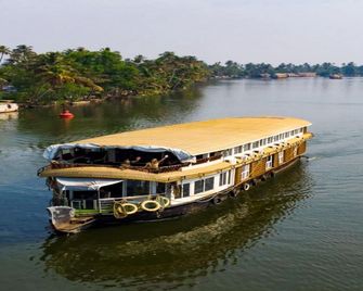 Whispering Waters Houseboat - Alappuzha - Edificio