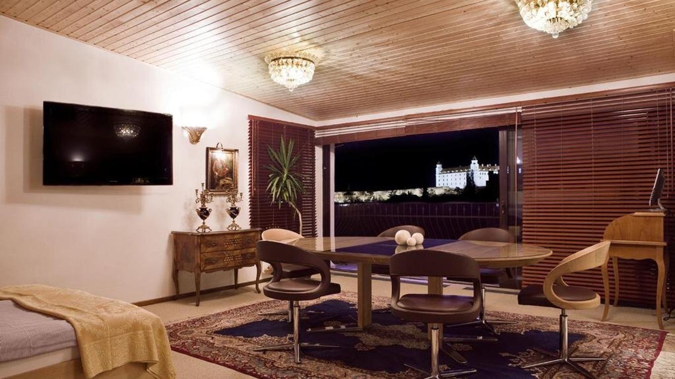 Deluxe Apartments No 16
