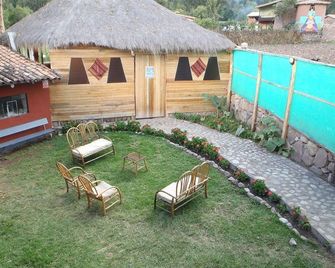Mystical Adventures Hostel - Urubamba - Patio