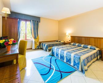 Dipendenza Hotel Londra - Alessandria - Habitación