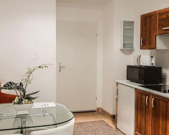 Modern Apartment Wiener Stadthalle 3 - Vienna - Dining room