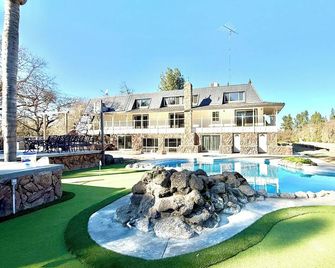 The Grand Waterside Estate Easy Drive To - Modesto