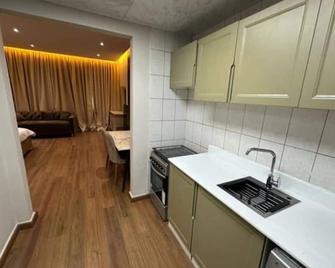 Studio Available In International City available - דובאי - מטבח