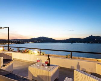 Hippocampus Hotel - פריקיה - מרפסת