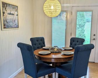 Stay by the Bay - Allyn - Dining room