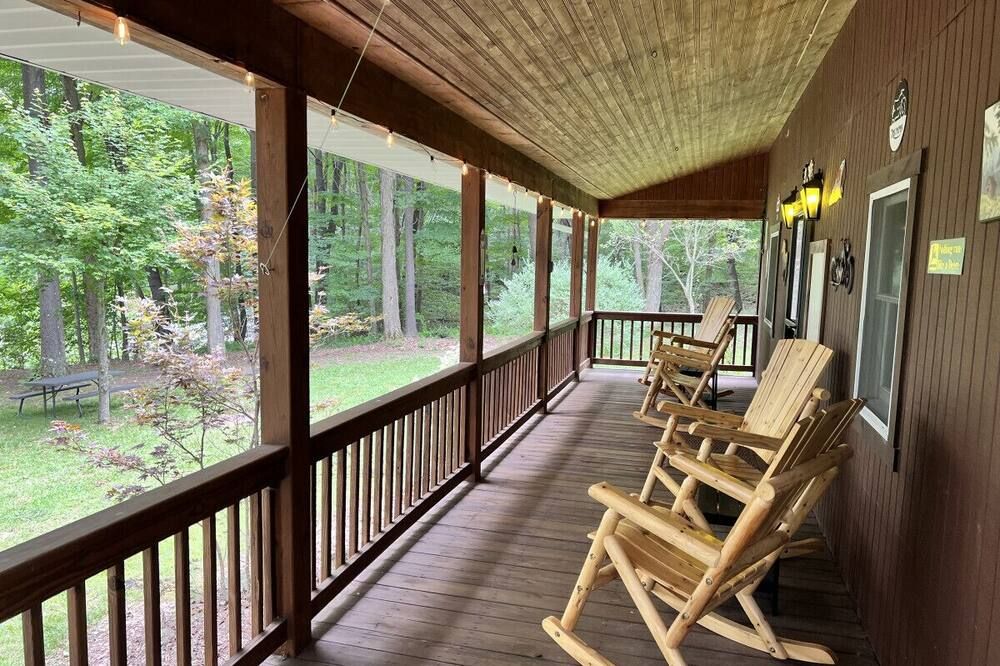 Fall Getaway Camp Buckshot: Sleeps 5 · 2br 1ba · Hot Tub Fire Pit Fireplace