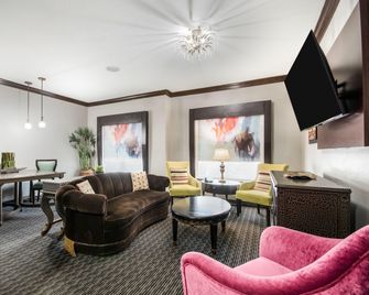 Hawthorn Suites by Wyndham Lubbock - Lubbock - Bedroom