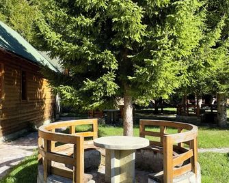 Mik Hotel Valbona - Bajram Curri - Patio