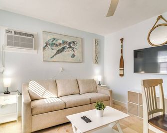Apartment with Easy Access to Indian Rocks Beach! - Indian Rocks Beach - Salon