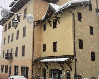 Hôtel Le Montblanc - Flumet - Building