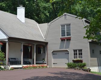 Private Suite at Woodbury - New Hope - Building