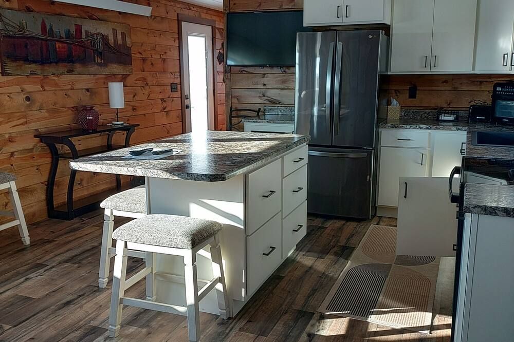 Brilliant cabin with AC near Huron, we call this Minny, its a mini Manson.