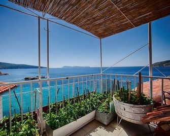 Komiza Provita Guesthouse - Komiza - Balcony