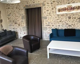 Detached stone house for 8/10 people near the river Chassezac - Berrias-et-Casteljau - Salon