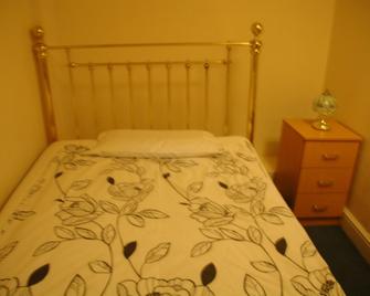 Revive Lodge - Feltham - Bedroom