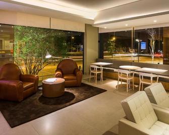 Dmax Hotel - Marília - Lounge