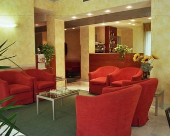 Hotel Engadina - קומו - לובי