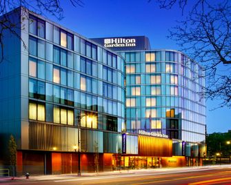 Hilton Garden Inn Boston Brookline, MA - Brookline - Building