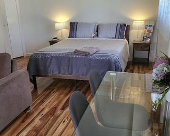 Private access, remote gate. Netflix, Foxtel, Wi-Fi, A/C, - Broken Hill - Bedroom