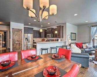 Main St Bozeman Condo - Walk to Parks & Eateries! - Bozeman - Dining room