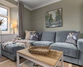Central Cathedral Apartment - Dunblane - Living room