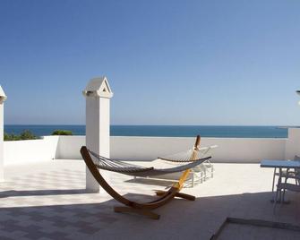 أوتل إل كاستيليون ريليه - فيست - شرفة مرصوفة