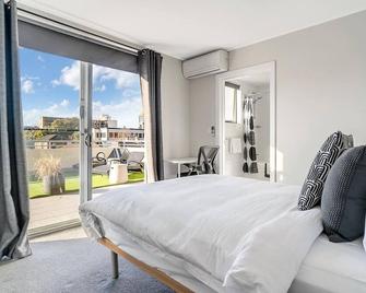 Redfern Horizons An Unforgettable Rooftop Escape - Sydney - Schlafzimmer