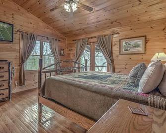 Skyline Lodge- Gated Community | Private and Peaceful | Paved Road - Blue Ridge - Bedroom
