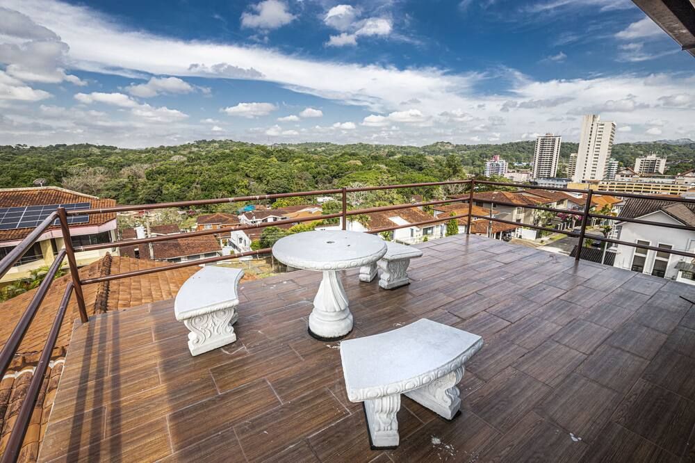 Breathtaking Views Mansion w/King Beds - פנמה סיטי - מרפסת