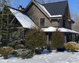 Caspian Cottage - Secluded log cabin on 150 acres - Springfield - Edificio
