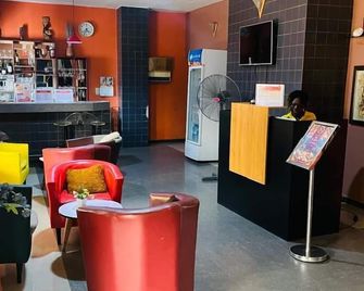 Hotel Saint-Jean - קוטונו - דלפק קבלה