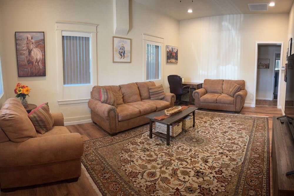 Quiet Apartment Close to Downtown Safford - Safford - Wohnzimmer
