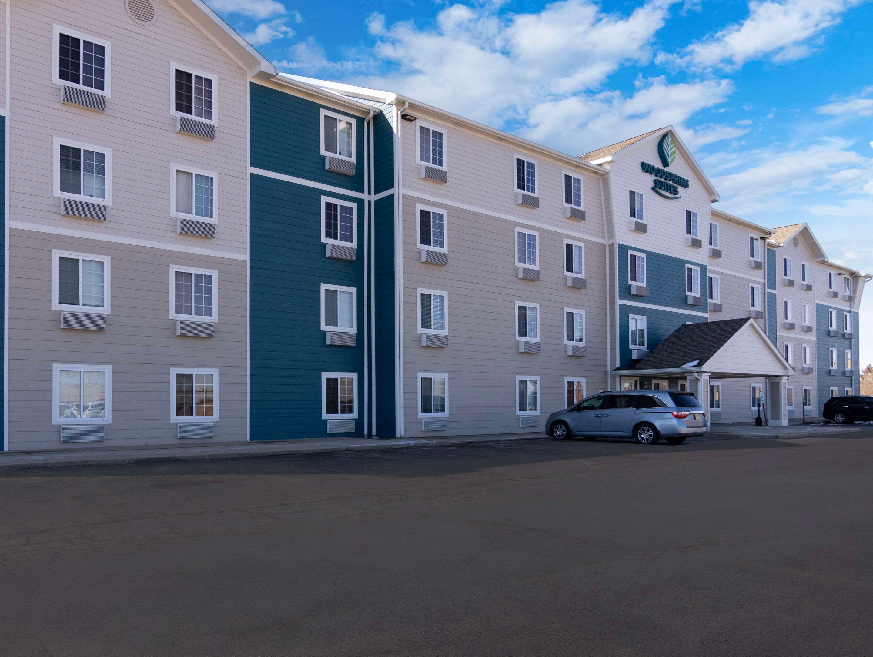 WoodSpring Suites Champaign near University - שמפיין סיטי - בניין