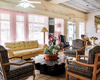 OYO Historic Cameron Hotel Brownsville I-69E - Brownsville - Lounge