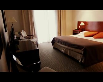 Elegance Hotel Tandil - Tandil - Habitación