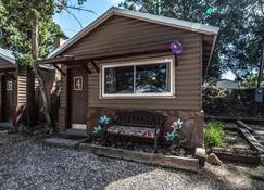Enchanted Hideaway Cabins and Cottages - Ruidoso