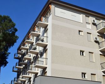 Elefantino Grey - Family Hotel - Milano Marittima - Edificio